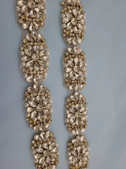 Cinto de Strass Dourado com Pérolas