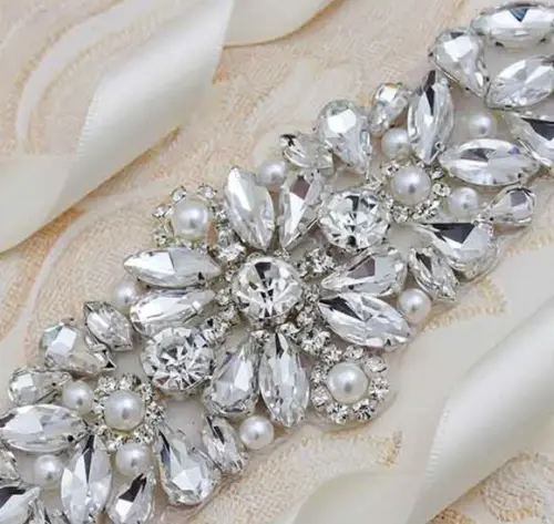 Cinto de Strass e Pérolas 78 cm Cor Prata