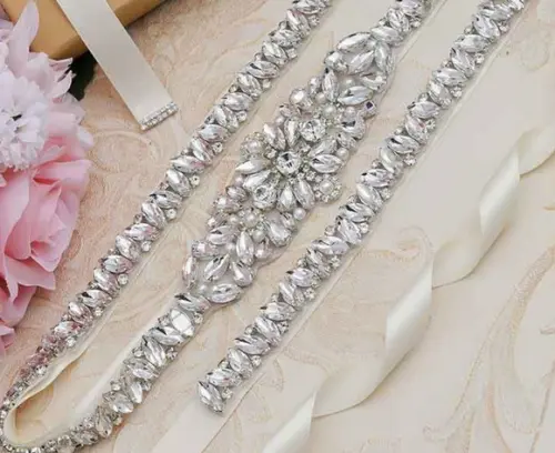 Cinto de Strass e Pérolas 78 cm Cor Prata