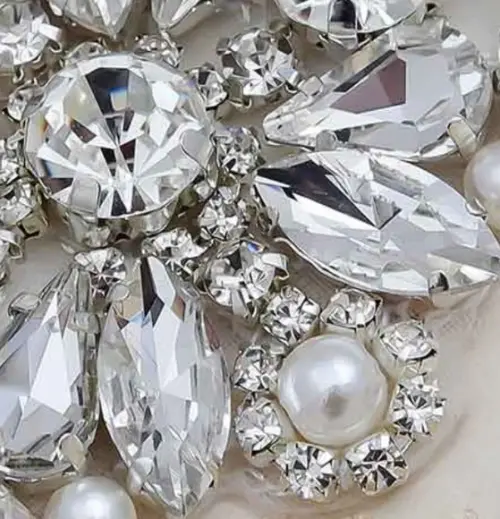 Cinto de Strass e Pérolas 78 cm Cor Prata