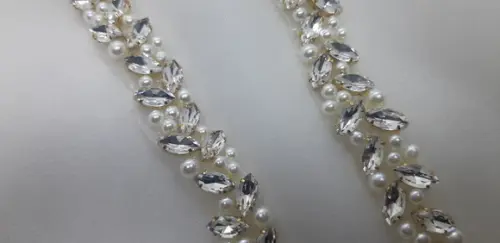 Cinto de Strass e Pérolas Dourado