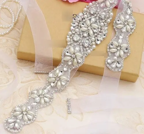 Cinto de Strass e Pérolas Prata Aplique 35 Cm!