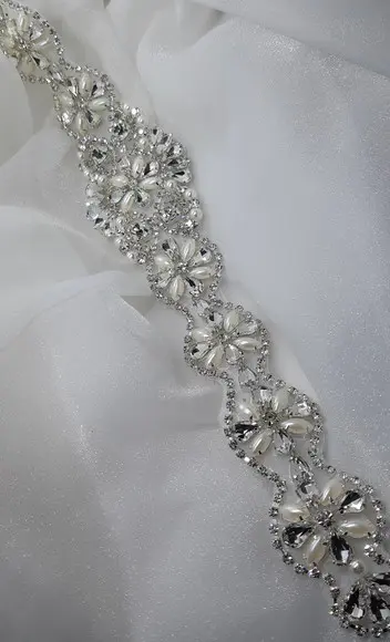 Cinto de Strass e Pérolas Prata Aplique 35 Cm!