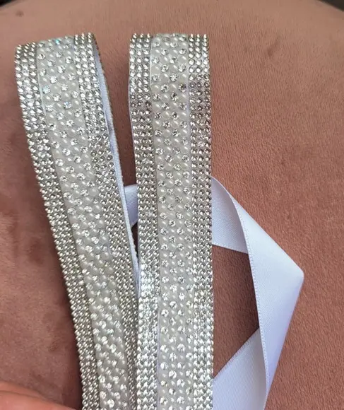 Cinto Delicado de Mini Pérolas e Strass