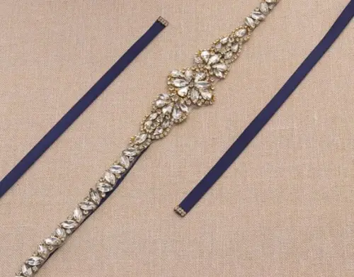 Cinto dourado de strass
