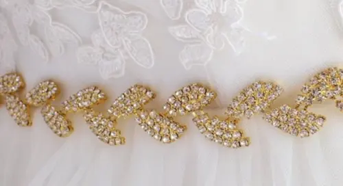 Cinto Dourado Folhas de Strass