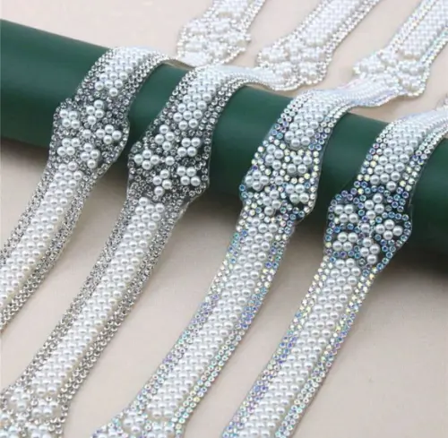 Cinto Flor de Pérolas e Strass