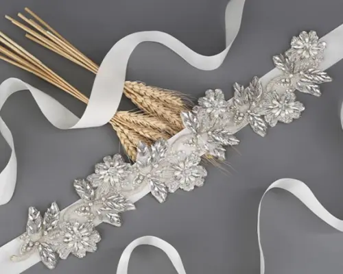 Cinto Flores Bordadas com Pérolas e Strass