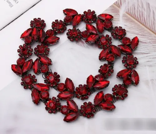Cinto Flores de Strass Vermelho com Metal Grafite