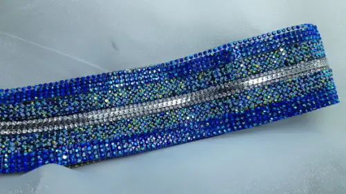 Cinto largo com strass azul furta cor e detalhe prata