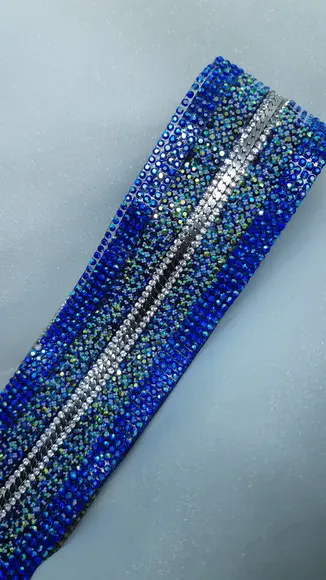 Cinto largo com strass azul furta cor e detalhe prata