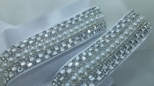 Cinto Prateado com Pérolas e Strass