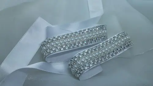 Cinto Prateado com Pérolas e Strass