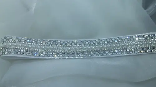 Cinto Prateado com Pérolas e Strass
