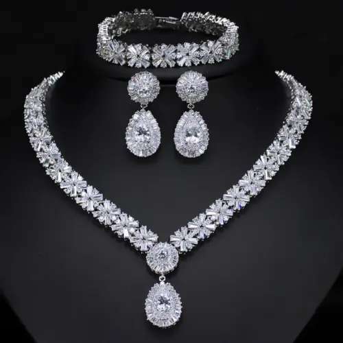 Conjunto Colar, Brinco e Pulseiras de Zircônia