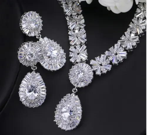 Conjunto Colar, Brinco e Pulseiras de Zircônia