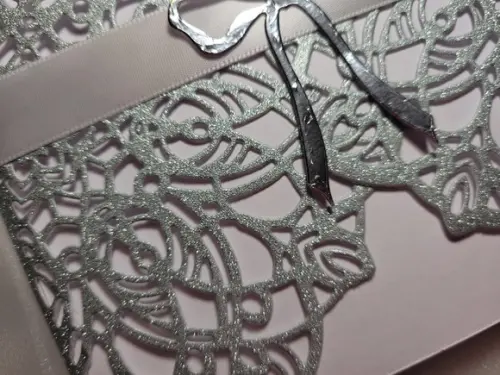 Envelope Rendado Prata com Glitter para convite casamento 15 anos