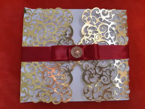 Convite Rendado Dourado Laminado