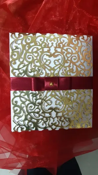 Convite Rendado Dourado Laminado