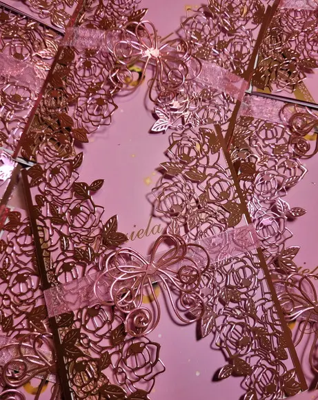 Convite Rosa em Papel Laminado