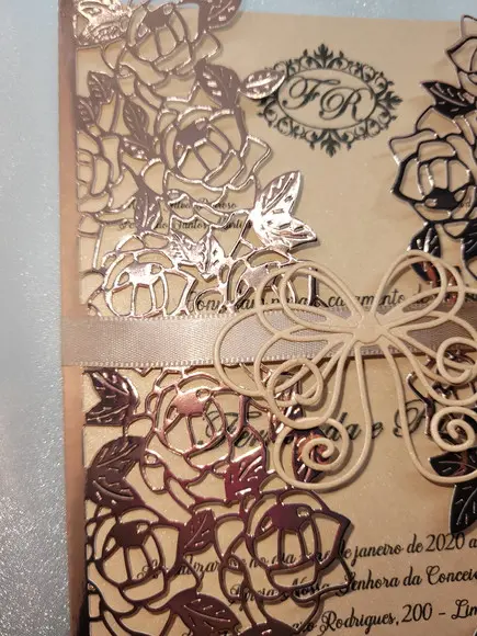 Convite Rosé Gold metalizado modelo folhas