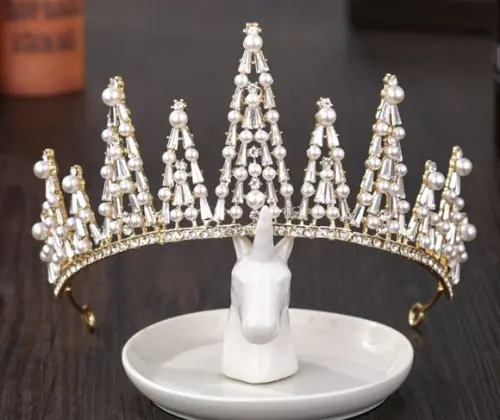 Coroa Tiara com pérolas e strass Dourada