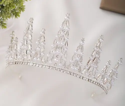 Coroa Tiara com pérolas e strass Prata