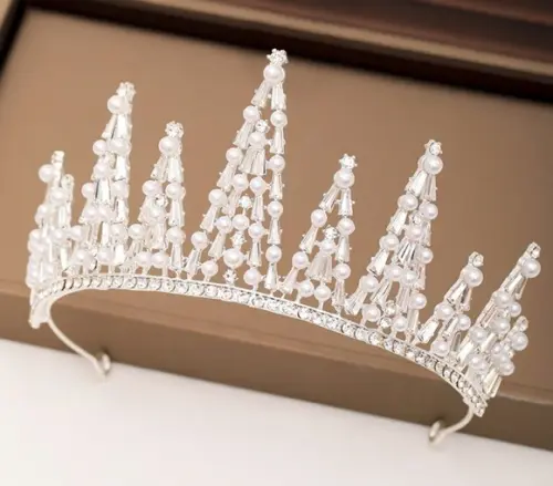 Coroa Tiara com pérolas e strass Prata