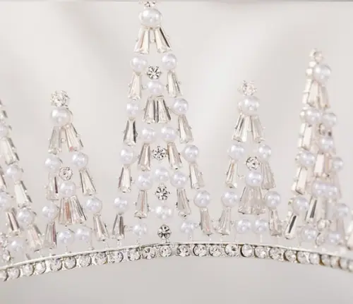 Coroa Tiara com pérolas e strass Prata