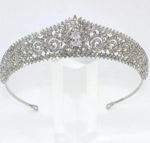 Coroa Tiara de Pedraria Luxo