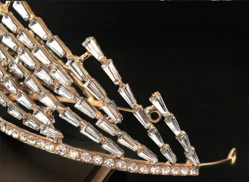 Coroa Tiara luxo de strass prata ou dourada