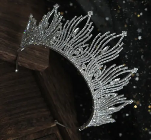 Coroa Tiara prata com fios de strass