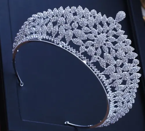 Coroa Tiara real de strass