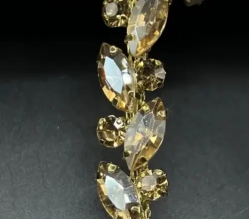 Corrente Dourada Folhas de Strass (em Vidro)