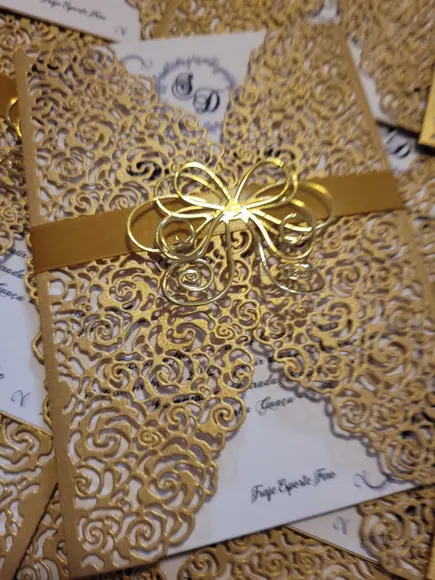 Envelope Dourado Metalizado Renda francesa com Convite