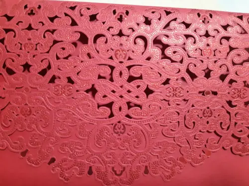 Envelope Rendado Vermelho para convite