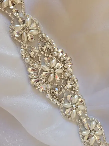 Kit Cinto e Dois Apliques de Strass com Pérolas Prata