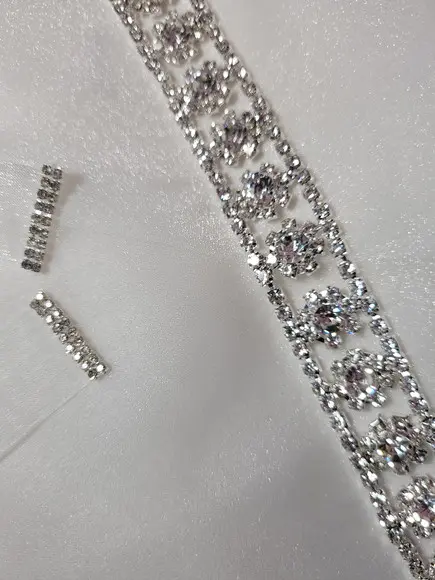 Kit com 4 Apliques Folhas de Strass Prata 56cm Cada