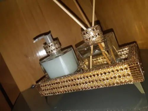 Kit Lavabo com bandeja decorada com strass e espelho
