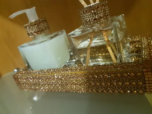 Kit Lavabo com bandeja decorada com strass e espelho