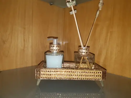 Kit Lavabo com bandeja decorada com strass e espelho