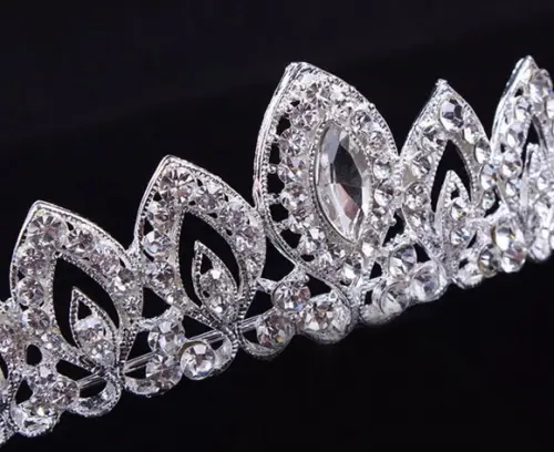 Tiara delicada de strass para noivas