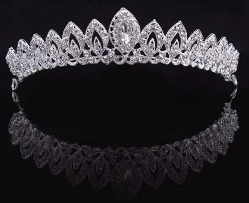 Tiara delicada de strass para noivas
