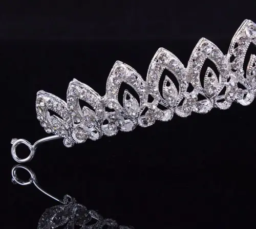 Tiara delicada de strass para noivas