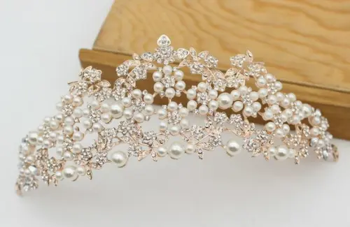 Tiara Flores de pérolas e strass