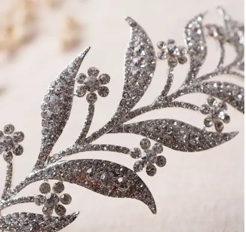 Tiara Folhas e Flores de Strass
