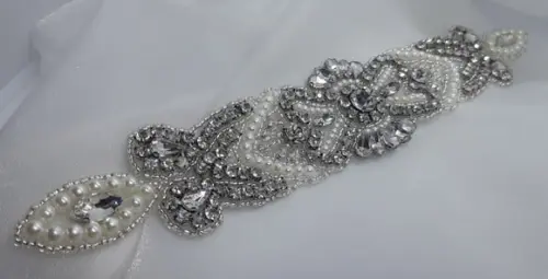 Aplique de strass e pérolas