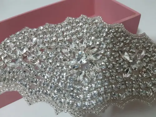 Aplique de strass grande para vestidos ou cinto