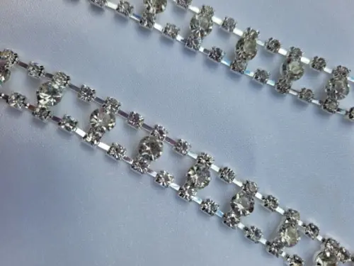 Aplique Fino de Strass Prata para Cinto, Alças, Sapatos