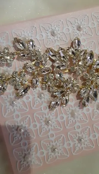 Aplique Folhas de Strass Dourado